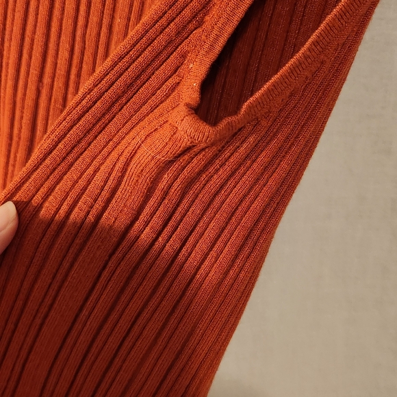 Rust Ribbed Sleeveless Top - Picture 3 of 6